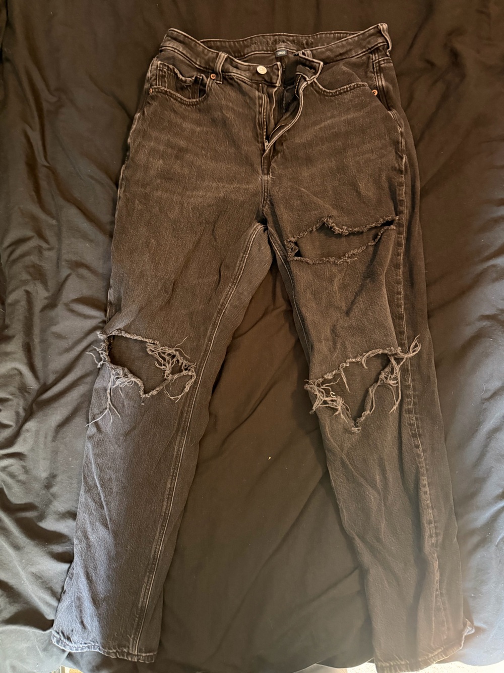 American Eagle Outfitters Women's mom jeans Distressed Black Jeans